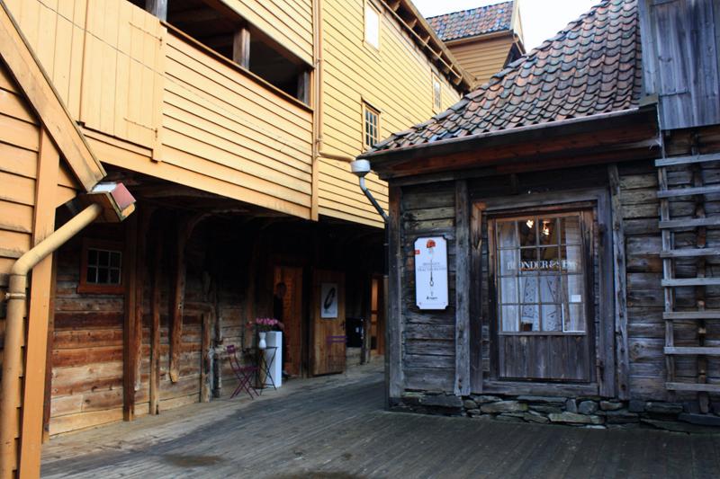 296-Bergen,25 agosto 2011.JPG